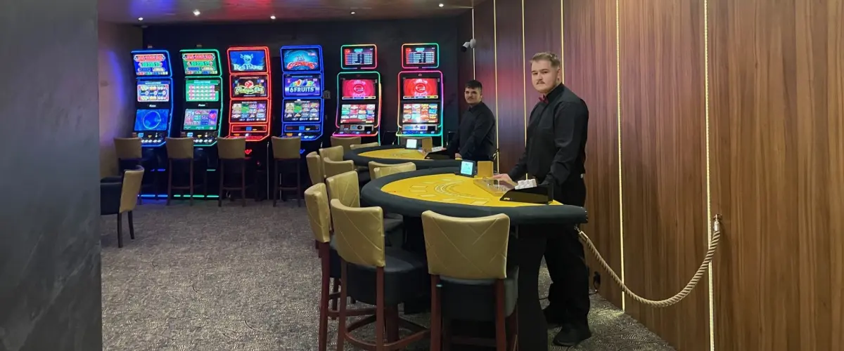 Black Jack planá krupiéři kluci