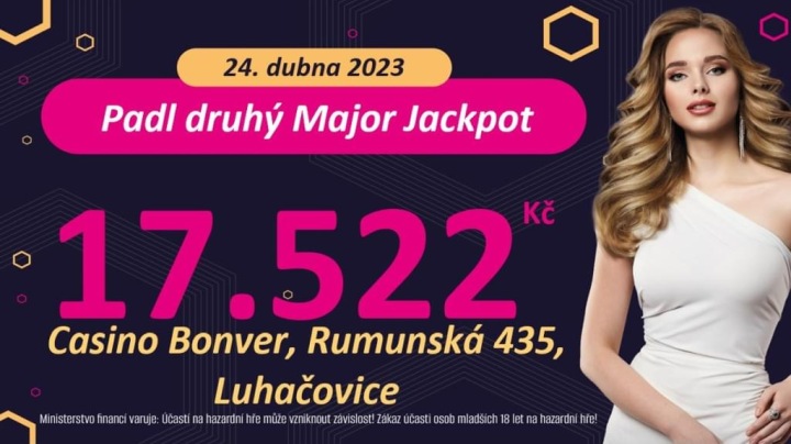 padlý major jackpot, informace, Casino Bonver Luhačovice, datum 24. dubna 2023, 17 522 Kč, mladá blondýna v bílých šatech, modelka, černé pozadí, 